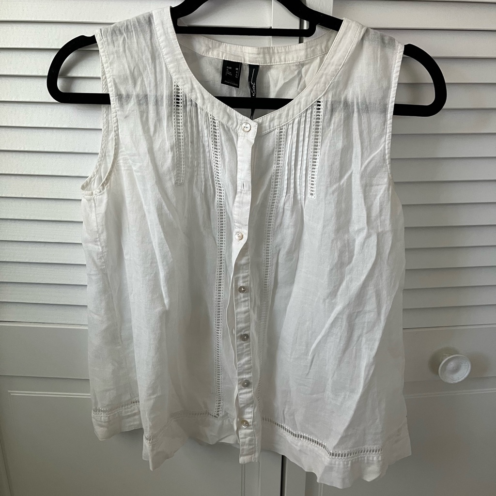 Airy Sleevless Button Down